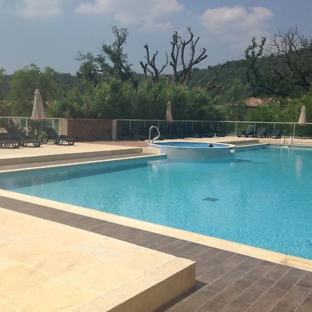 Appartement Dans Residence - Le Domaine De Camiole Callian  Buitenkant foto