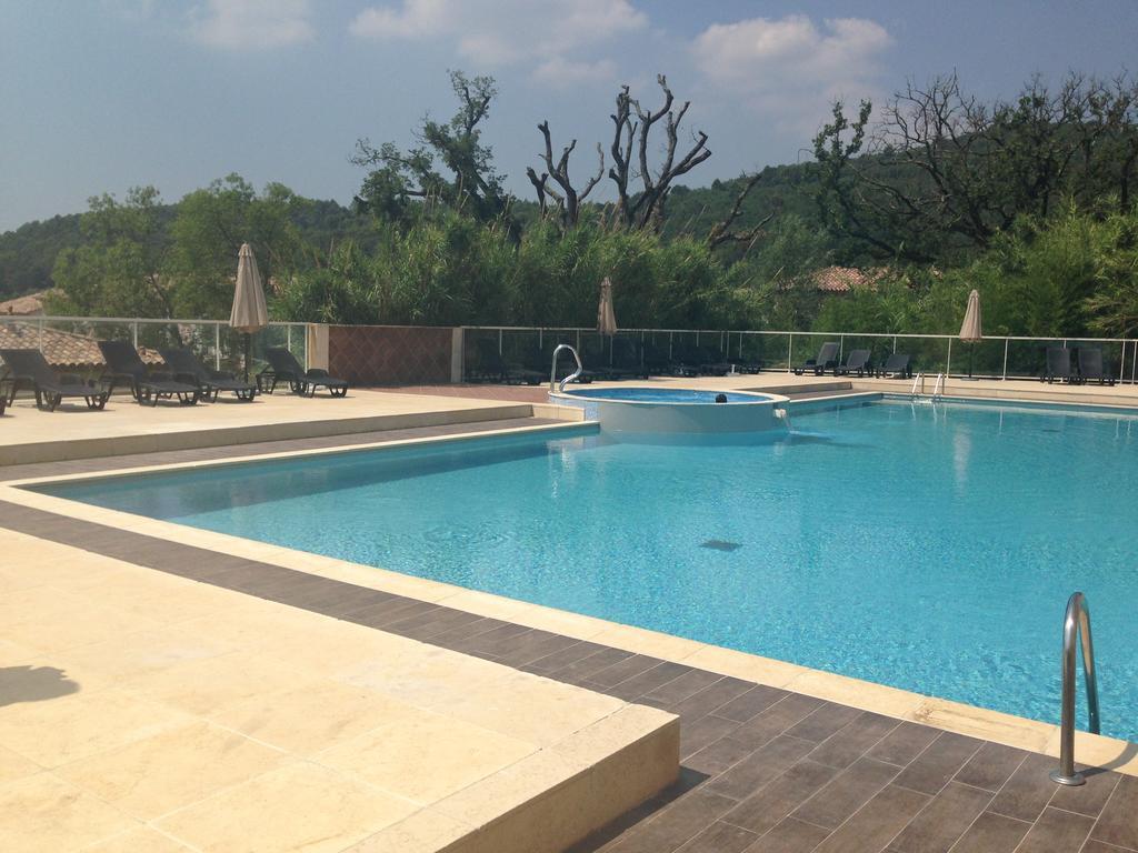 Appartement Dans Residence - Le Domaine De Camiole Callian  Buitenkant foto